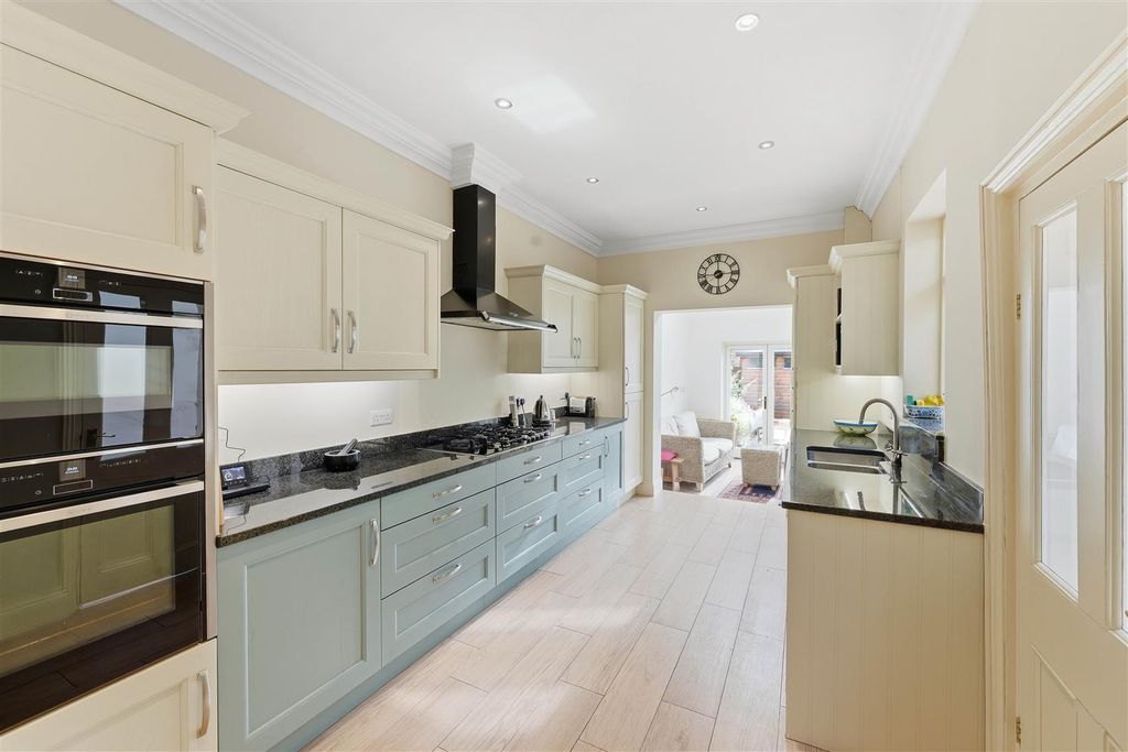 Property photo 2 of 17 Kitchen