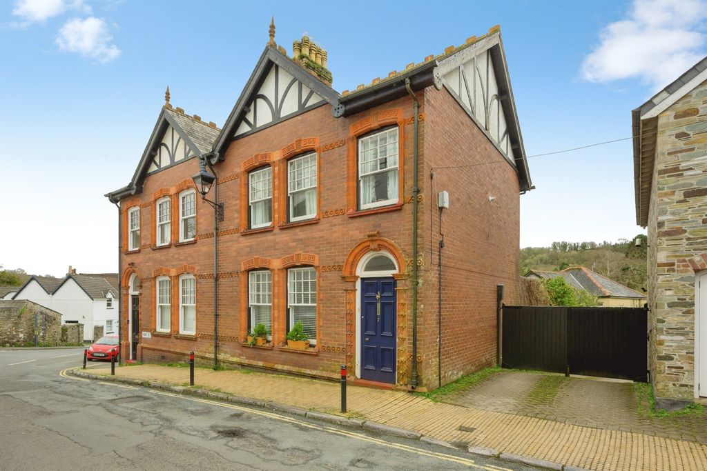 Property photo 1 of 24