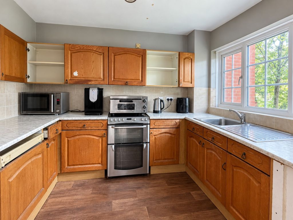 Property photo 2 of 16 5571932