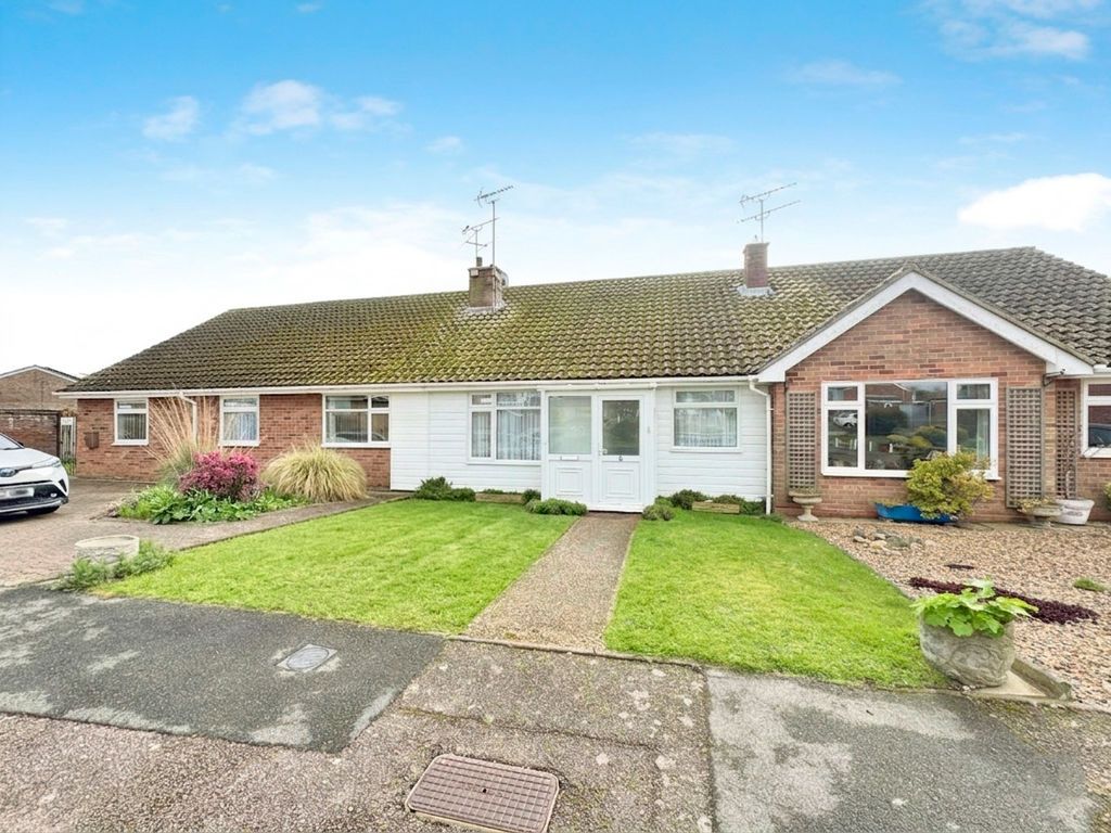 Property photo 1 of 15 Beacon Close