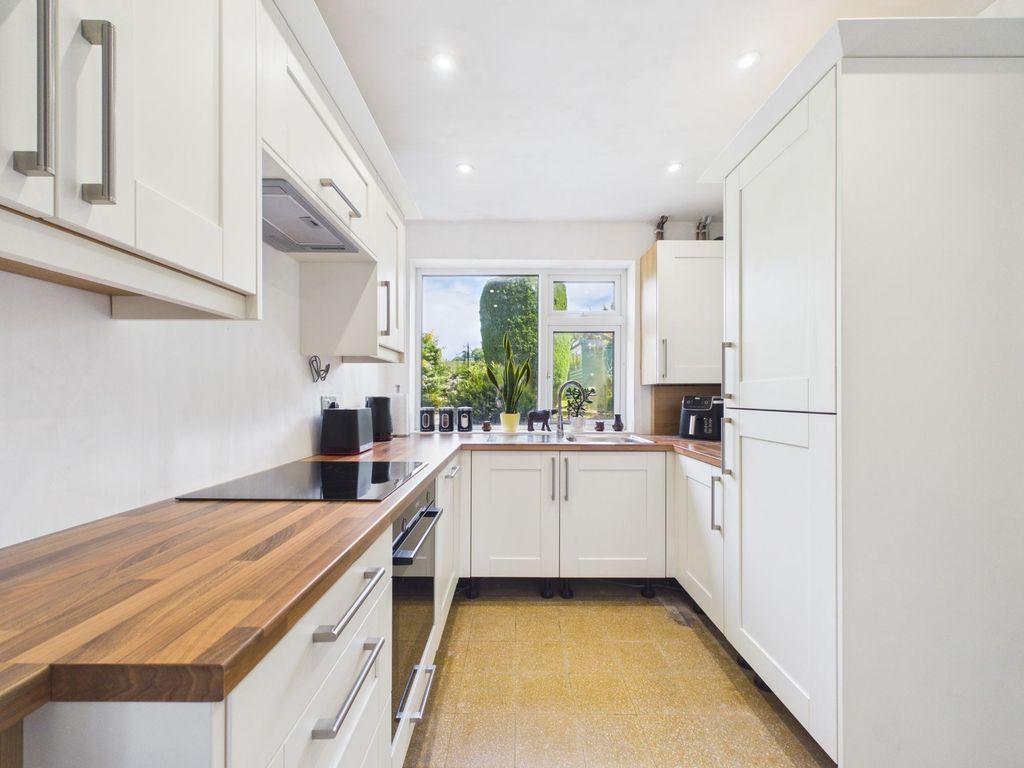 Property photo 2 of 39 Kitchen