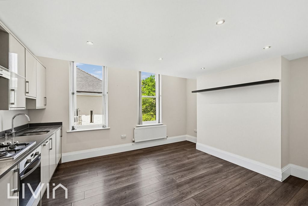 Property photo 3 of 10 3