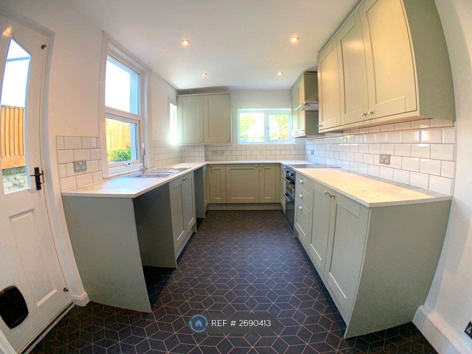 Property photo 2 of 21 Kitchen