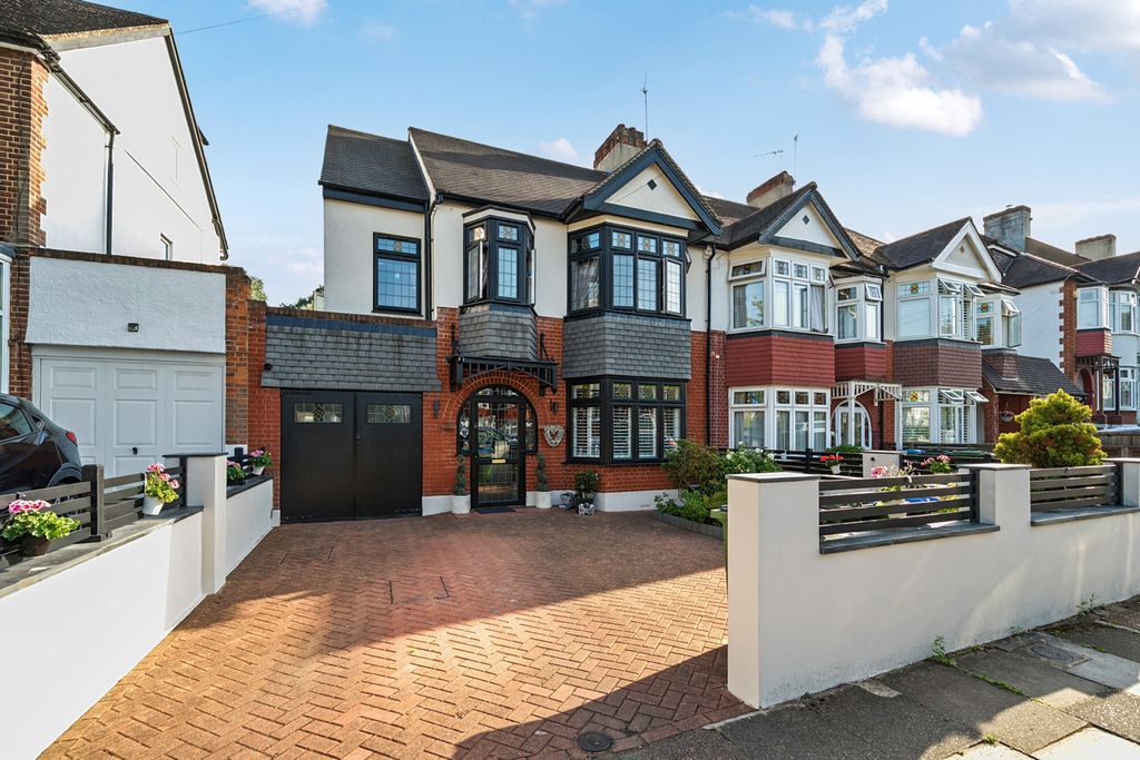 Property photo 1 of 30 1482553-24-6A3c32...