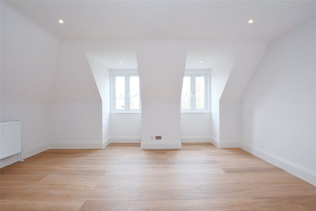 Property photo 3 of 6 Picture No. 06