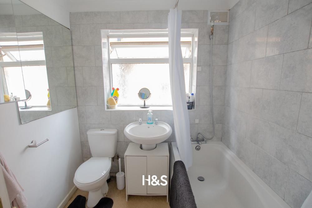 Property photo 1 of 7 51 Sansome - Bathroom.Jpg