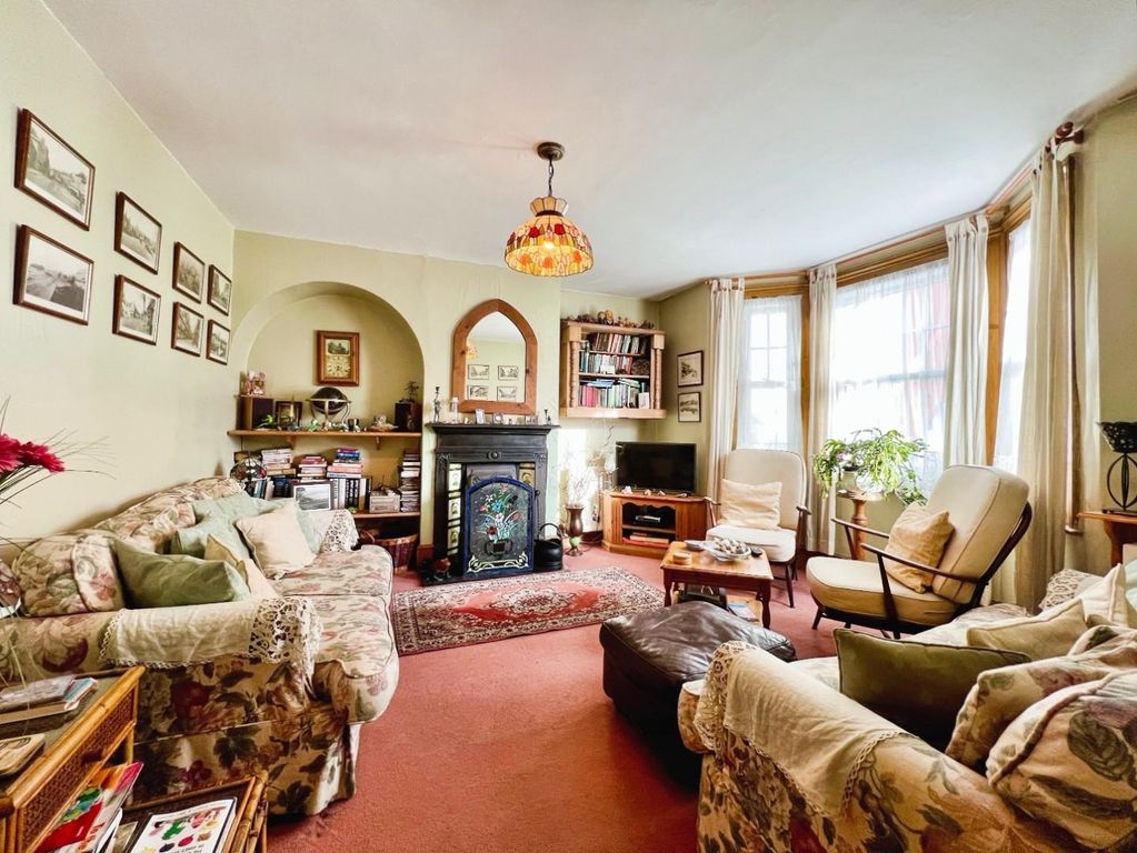 Property photo 2 of 12