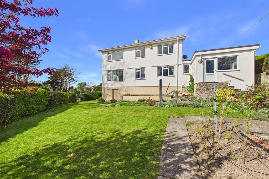 Property photo 2 of 31 Rear And Garden