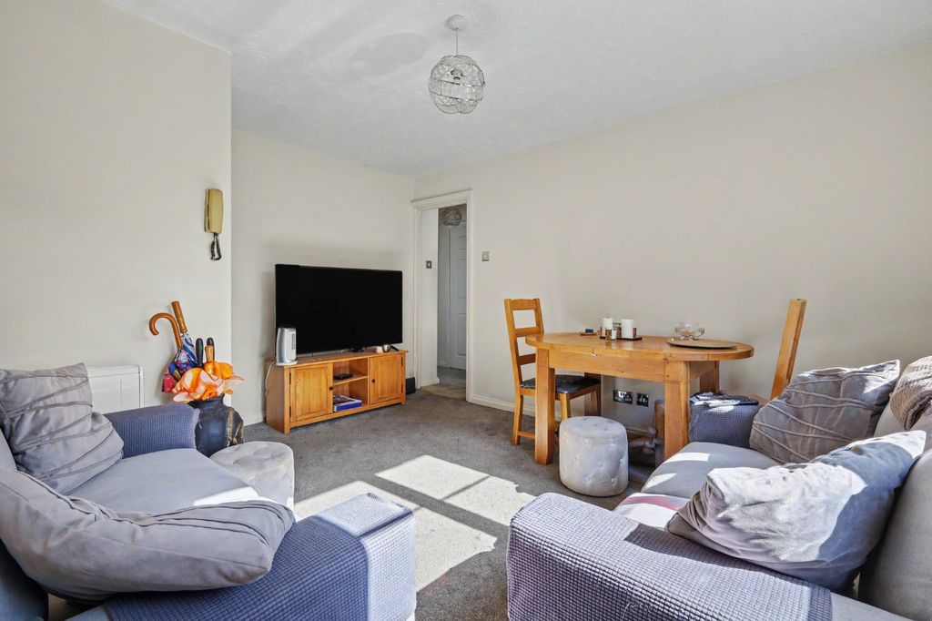 Property photo 3 of 8 5439725