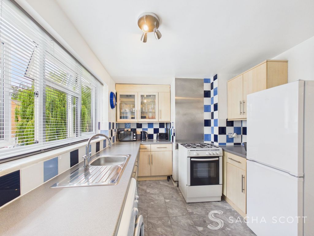 Property photo 2 of 18 Kitchen
