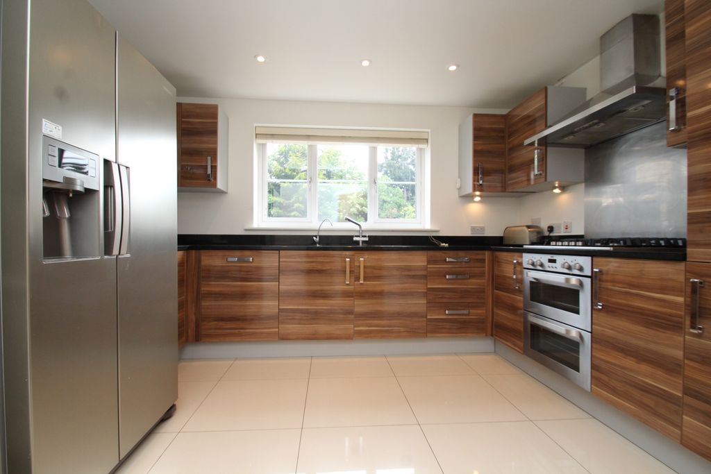 Property photo 1 of 11 Kitchen