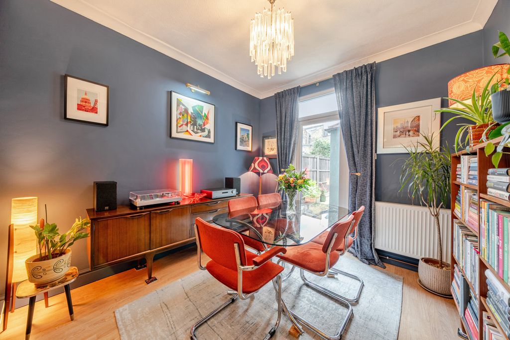 Property photo 2 of 37 1463558-33-6A0B42...