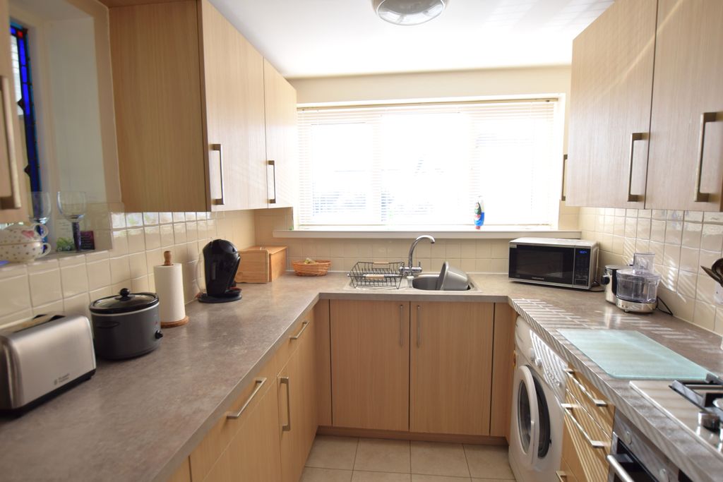 Property photo 2 of 14 Kitchen