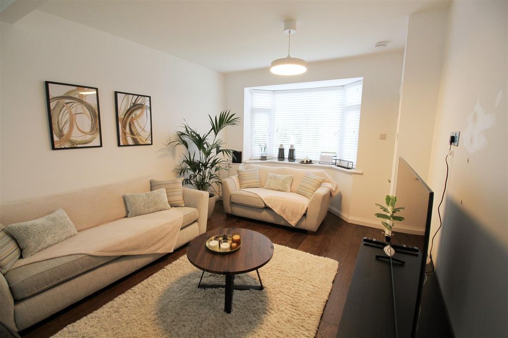 Property photo 3 of 14 Lounge.Jpg