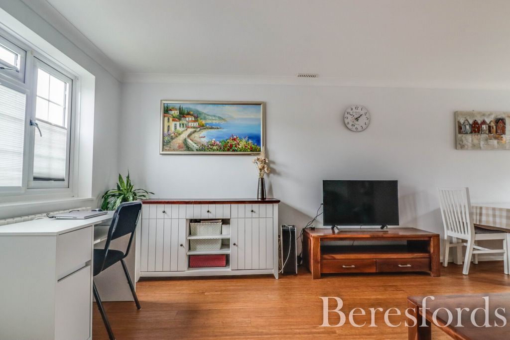 Property photo 2 of 14 Picture No. 15