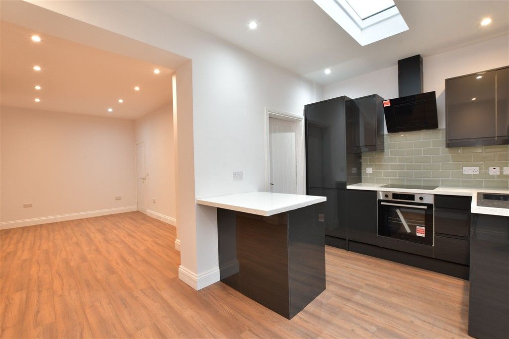 Property photo 3 of 17 Kitchen