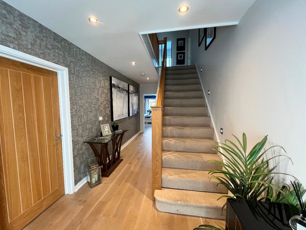 Property photo 2 of 27