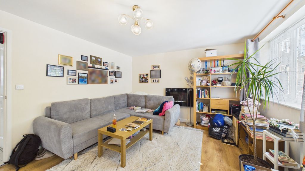 Property photo 2 of 6 5225923