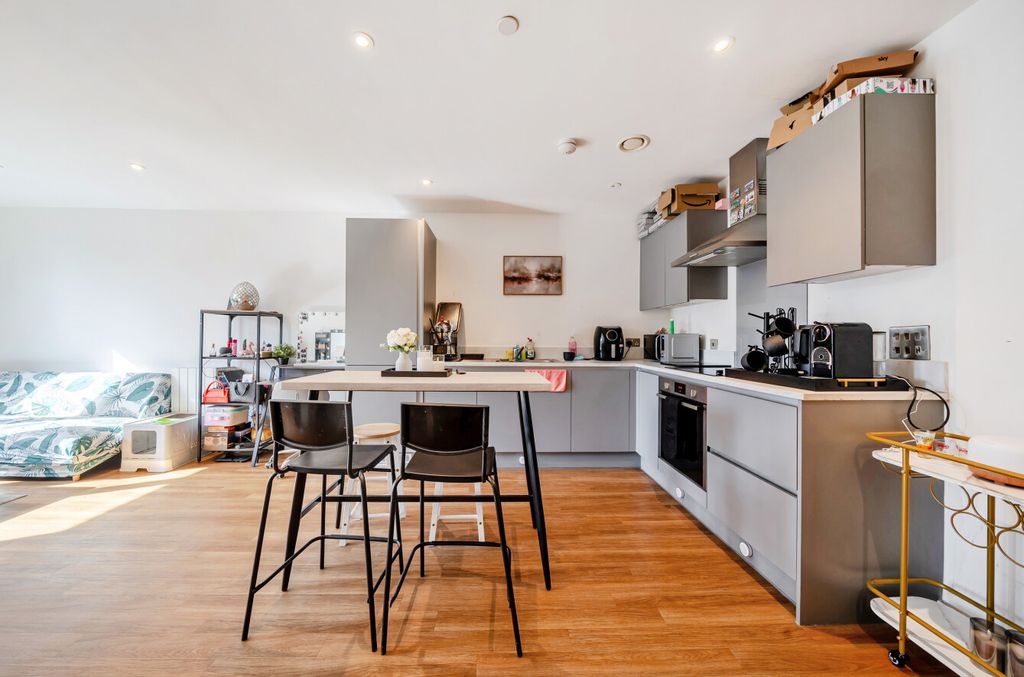 Property photo 3 of 15 1500812-13-6A7c36...