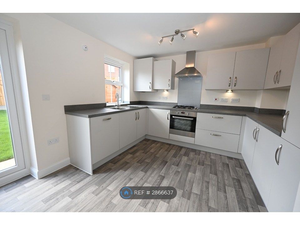 Property photo 3 of 14 Kitchen