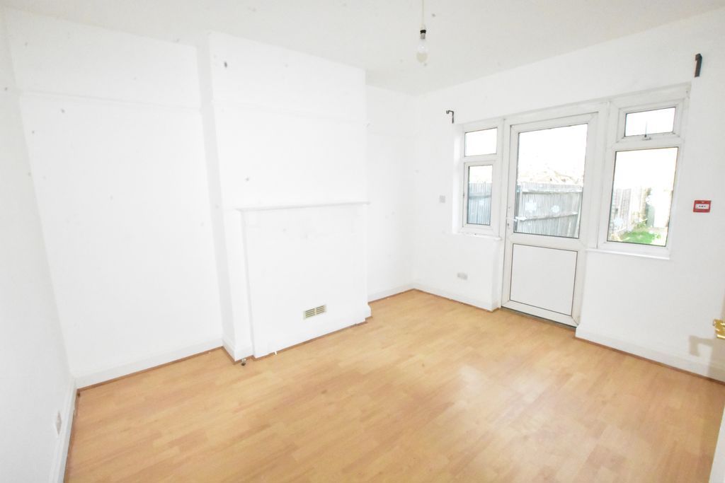 Property photo 3 of 10 Photo 6