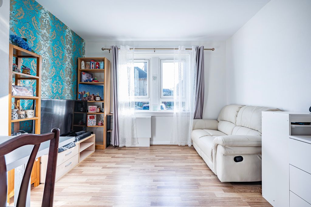 Property photo 3 of 27