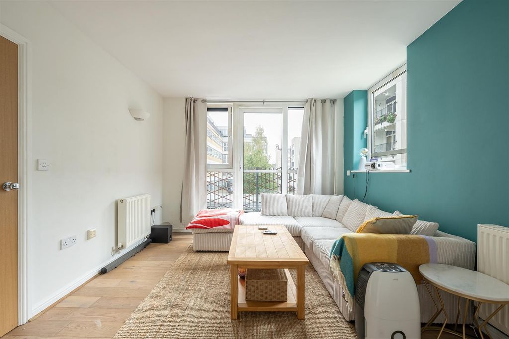Property photo 1 of 9 Hacon Square, E8
