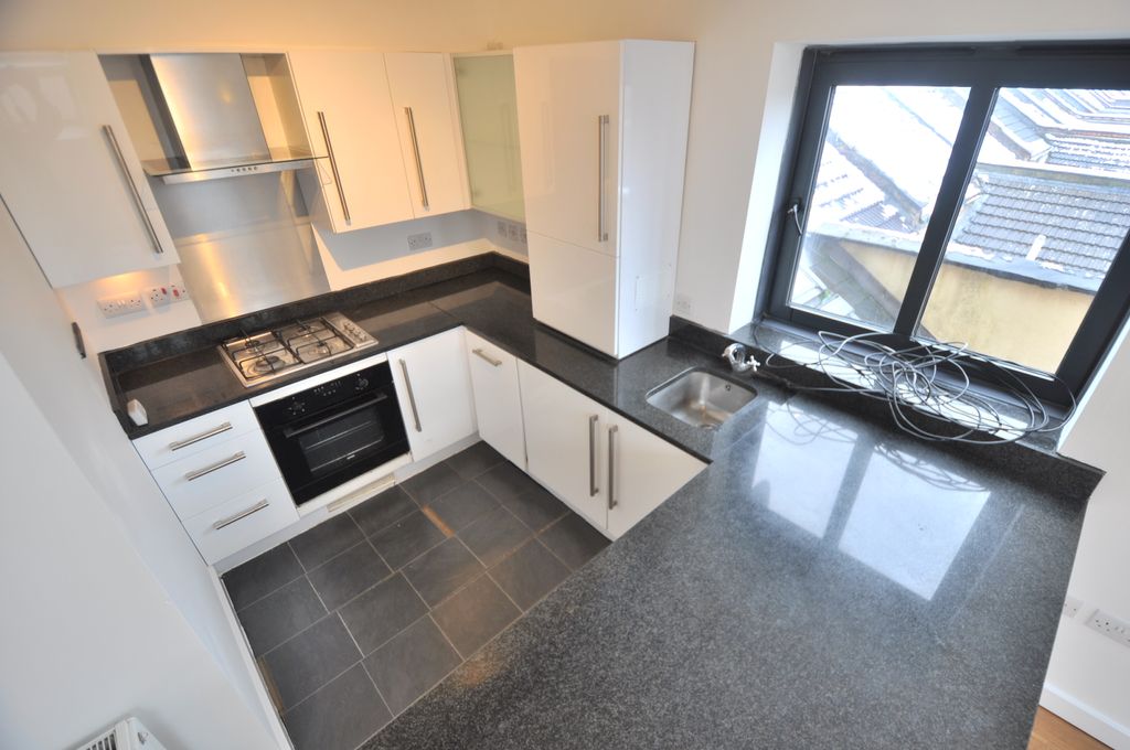 Property photo 3 of 8 Kitchen