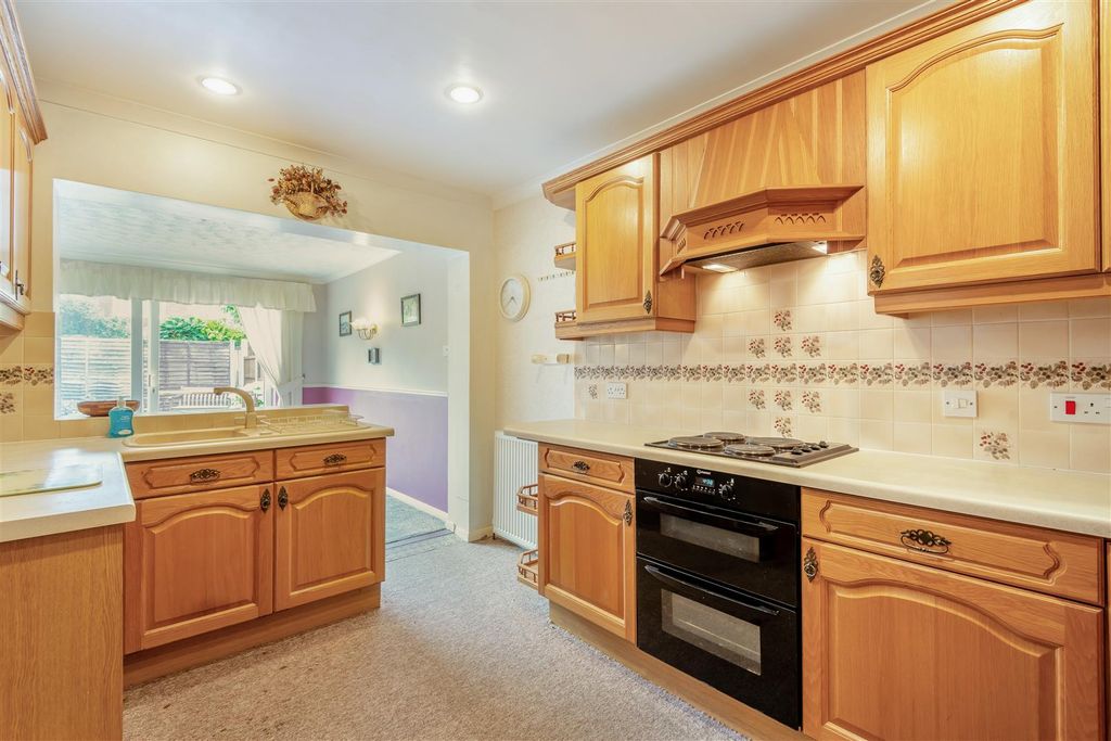 Property photo 3 of 16 Kitchen