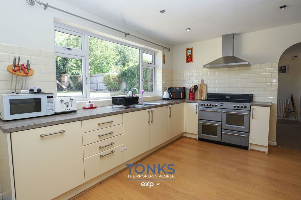Property photo 2 of 21
