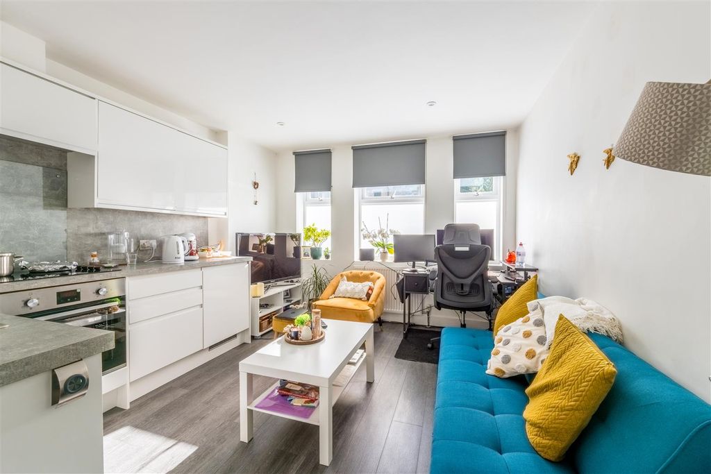 Property photo 2 of 12 45 Portland Road-2.Jpg
