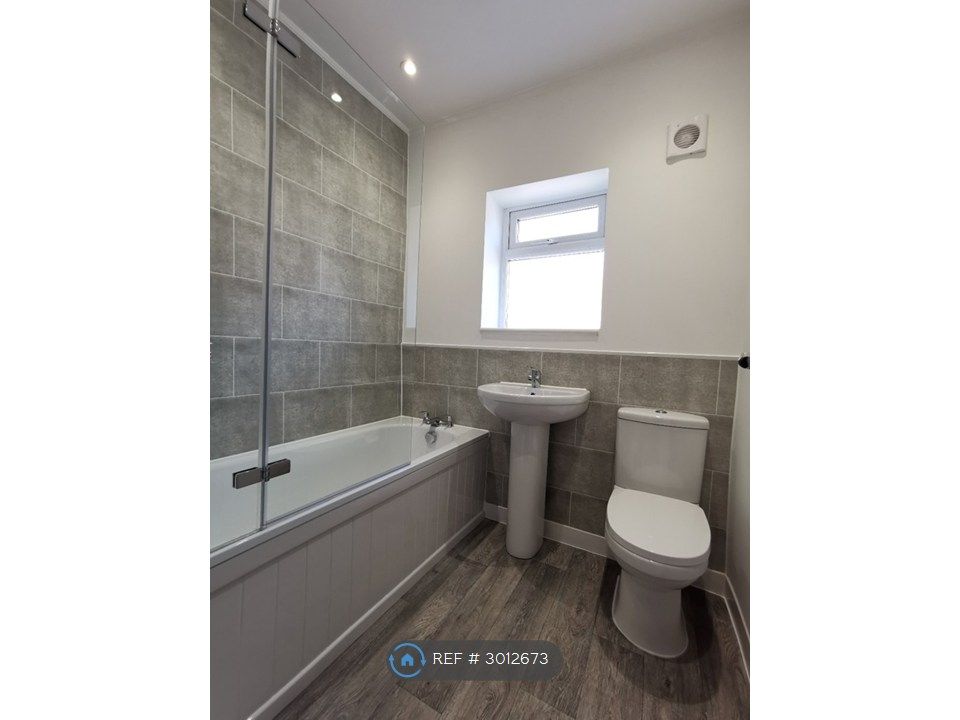 Property photo 3 of 8 Bathroom