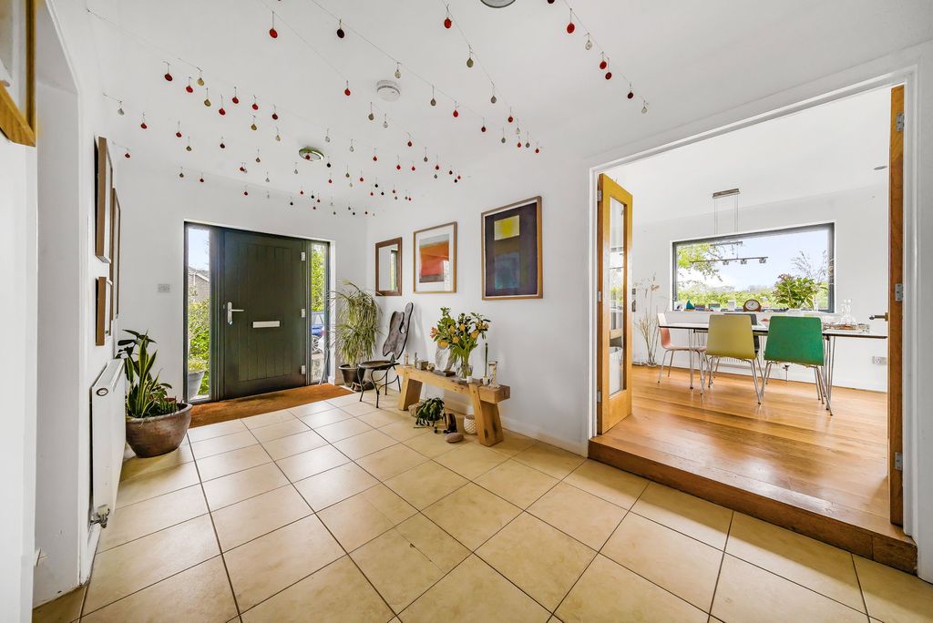 Property photo 2 of 18