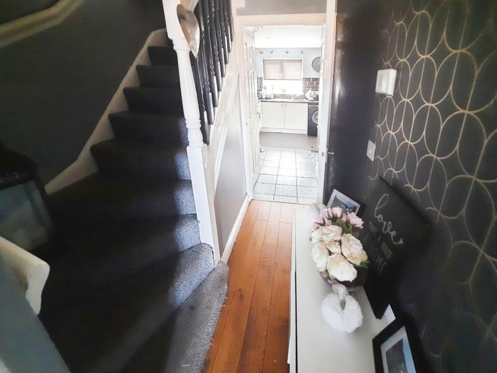Property photo 3 of 16 Entrance Hallway