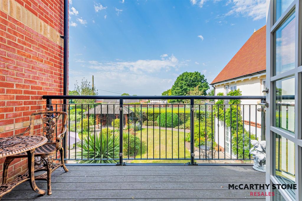 Property photo 3 of 30 8615840-Exterior01-800.Jpg