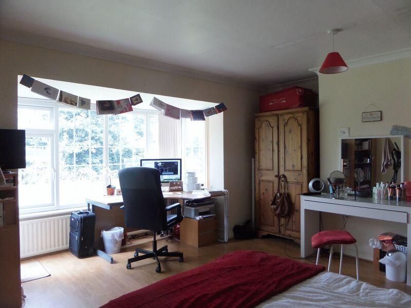 Property photo 1 of 9 A Spacious And Well-Lit Living Room Featuring A Co...