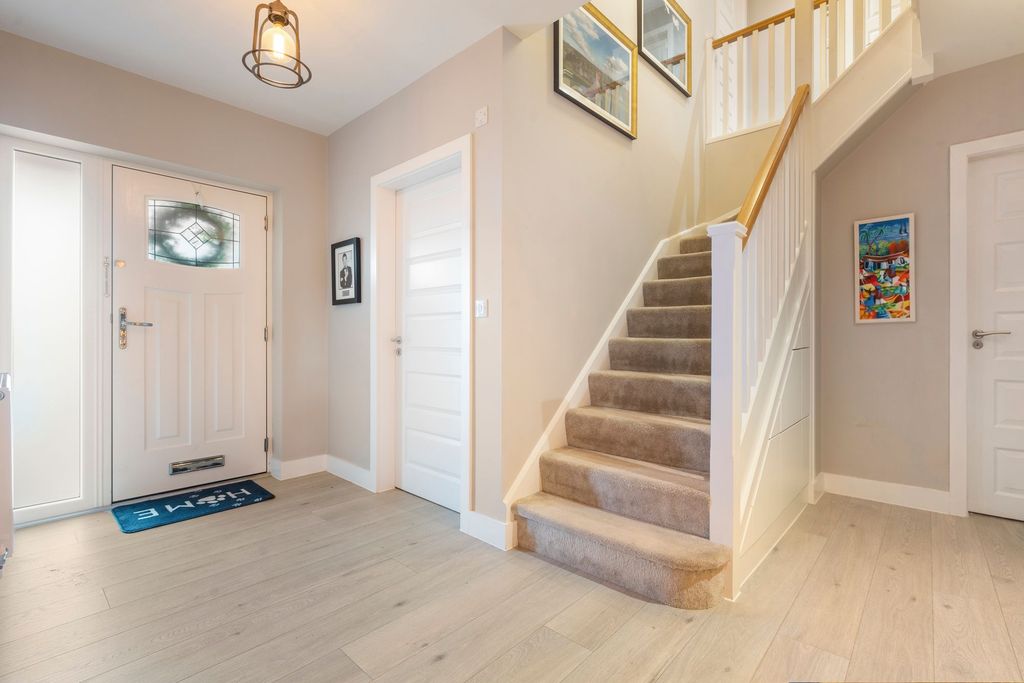 Property photo 3 of 42