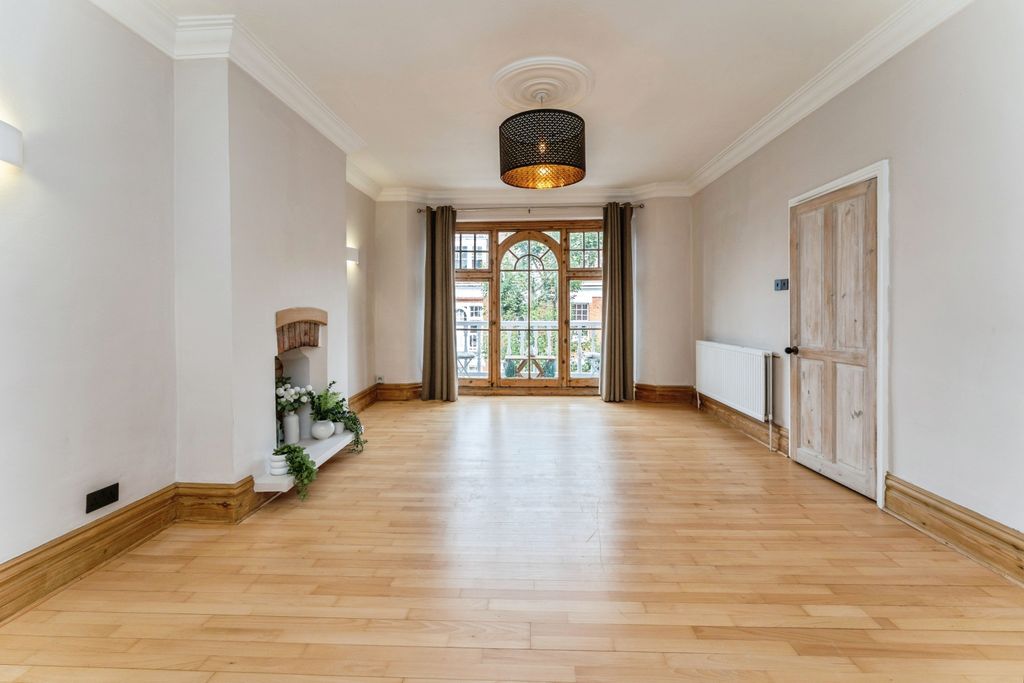 Property photo 1 of 10 Photo 0