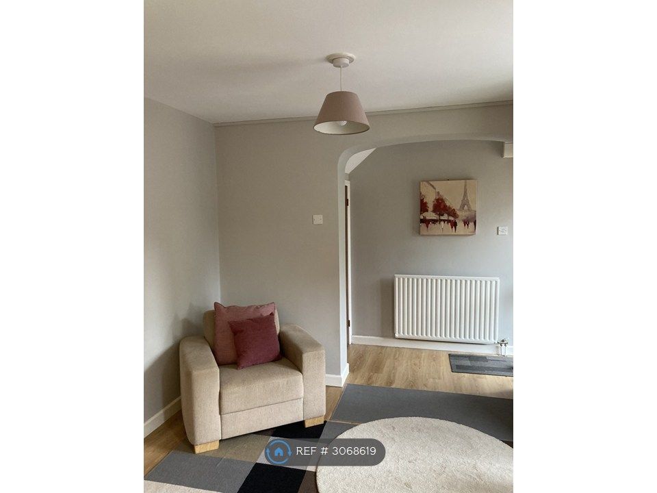 Property photo 2 of 7 Living Space