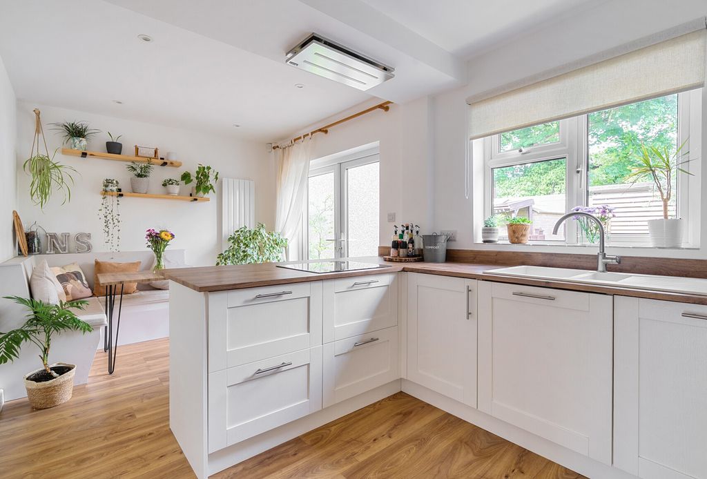 Property photo 3 of 17 1343787-1-68Ad758...