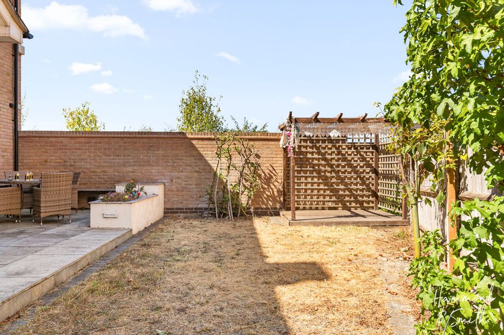 Property photo 3 of 27