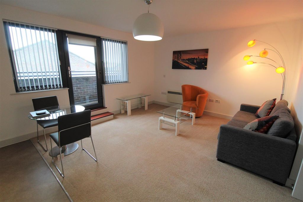 Property photo 2 of 5 2 - 31 King House