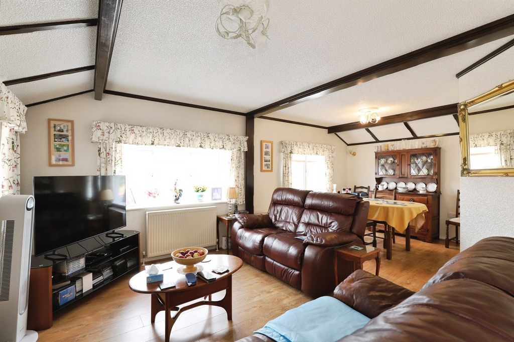 Property photo 3 of 27