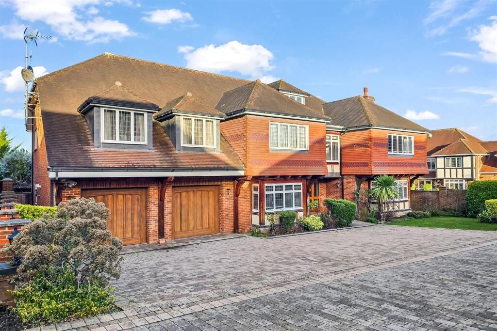 Property photo 2 of 31