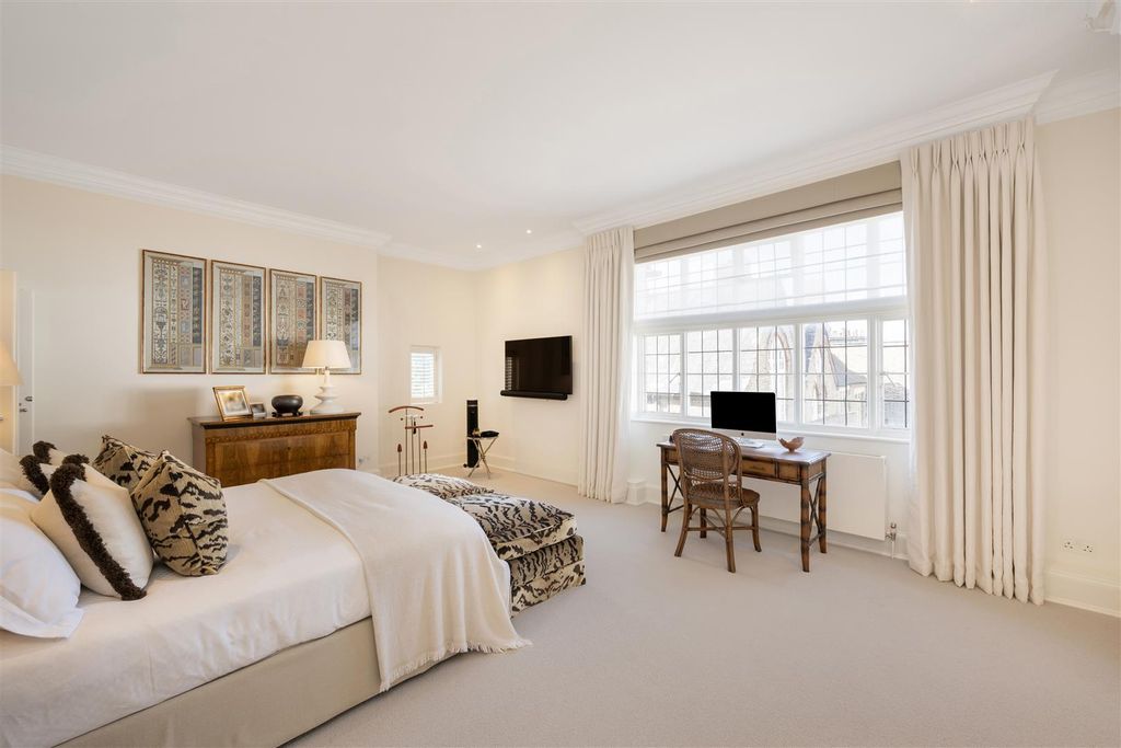 Property photo 2 of 19 4 Walton House Hi-12.Jpg