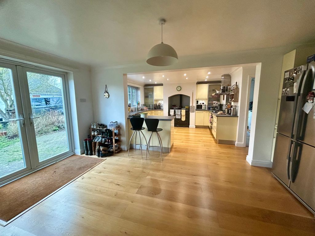 Property photo 2 of 30