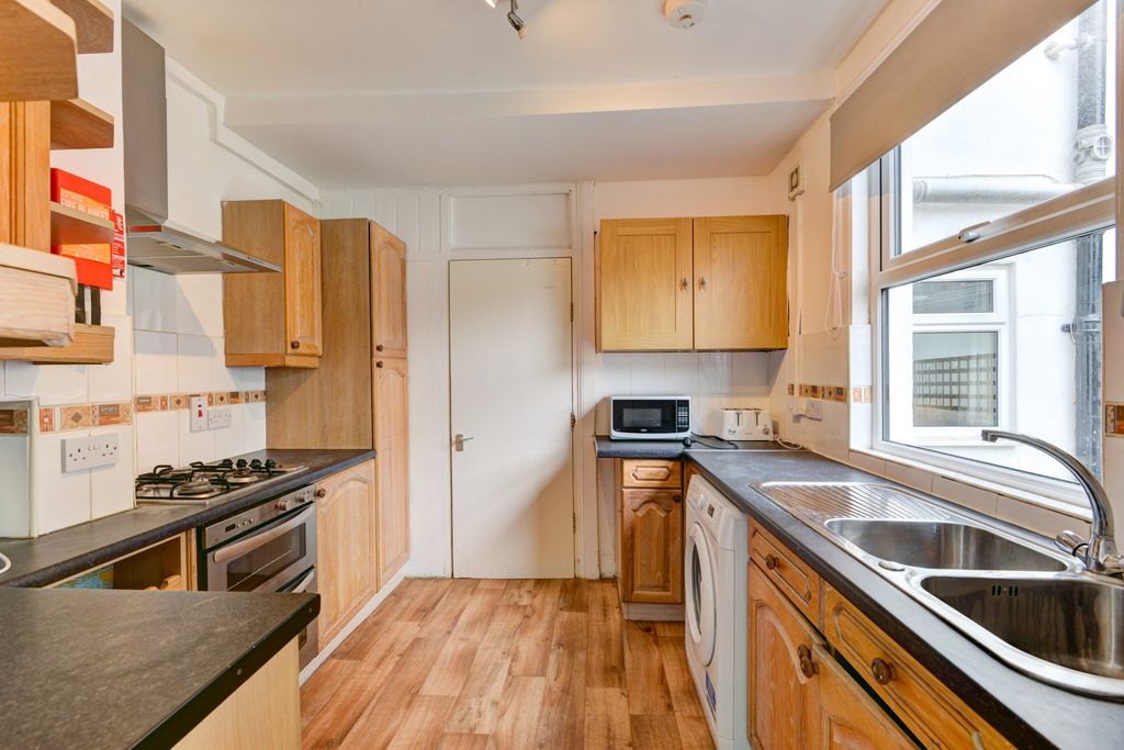 Property photo 3 of 16 A Bright And Modern Kitchen With Ample Natural Lig...