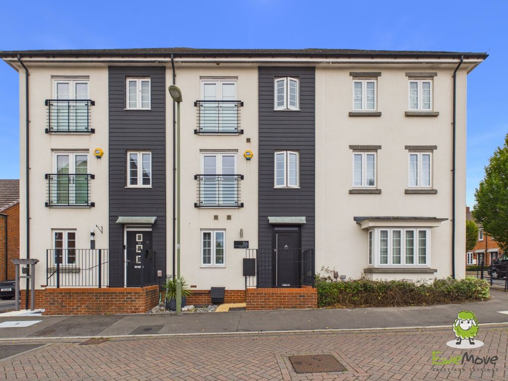 Property photo 1 of 26 Ewemove Estate Agents Basingstoke
