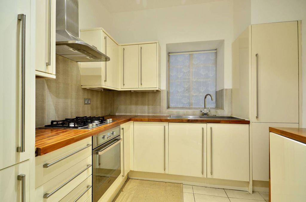 Property photo 3 of 5