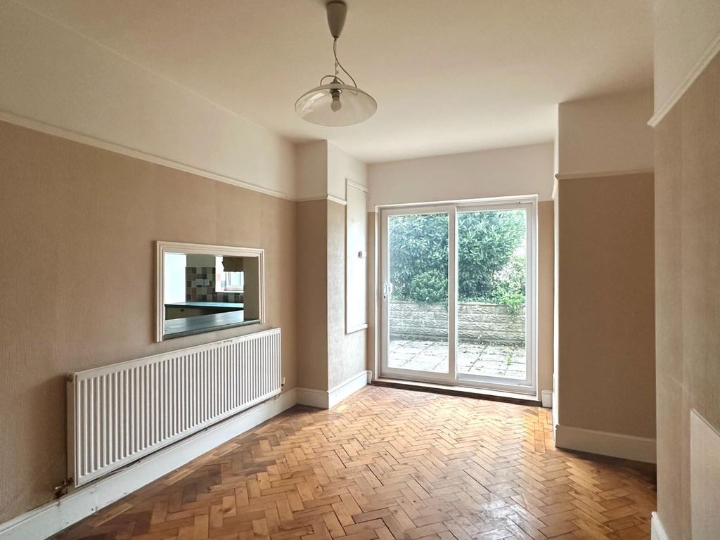 Property photo 3 of 18 Dining Room
